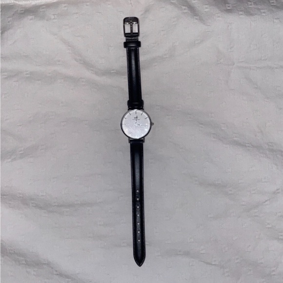 Daniel Wellington Black Leather Watch - Picture 8 of 13